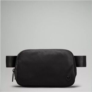 Lululemon everywhere belt bag